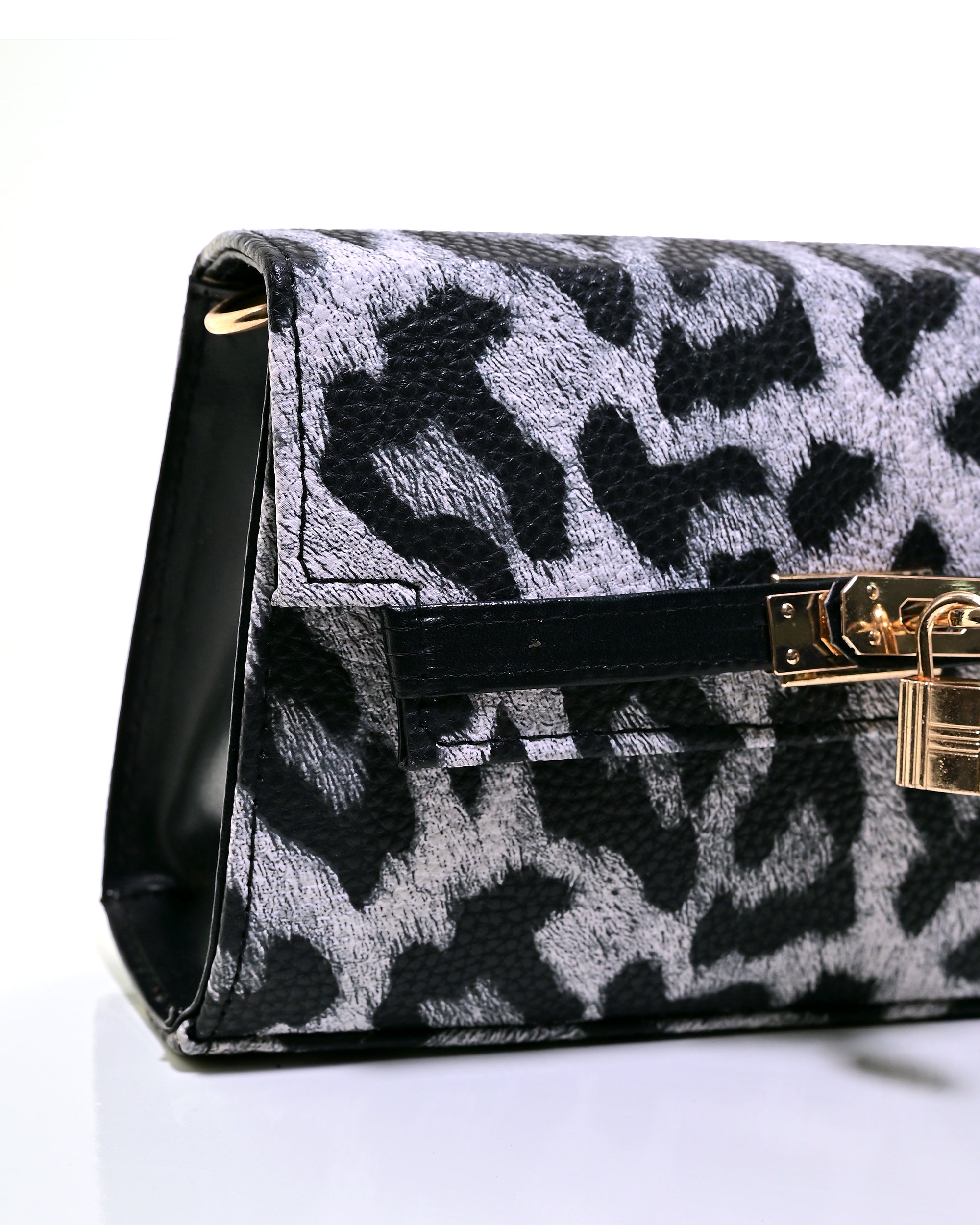 CRS020 - ELEGANT LEATHER CROSSBODY BAG WITH GOLD LOCK