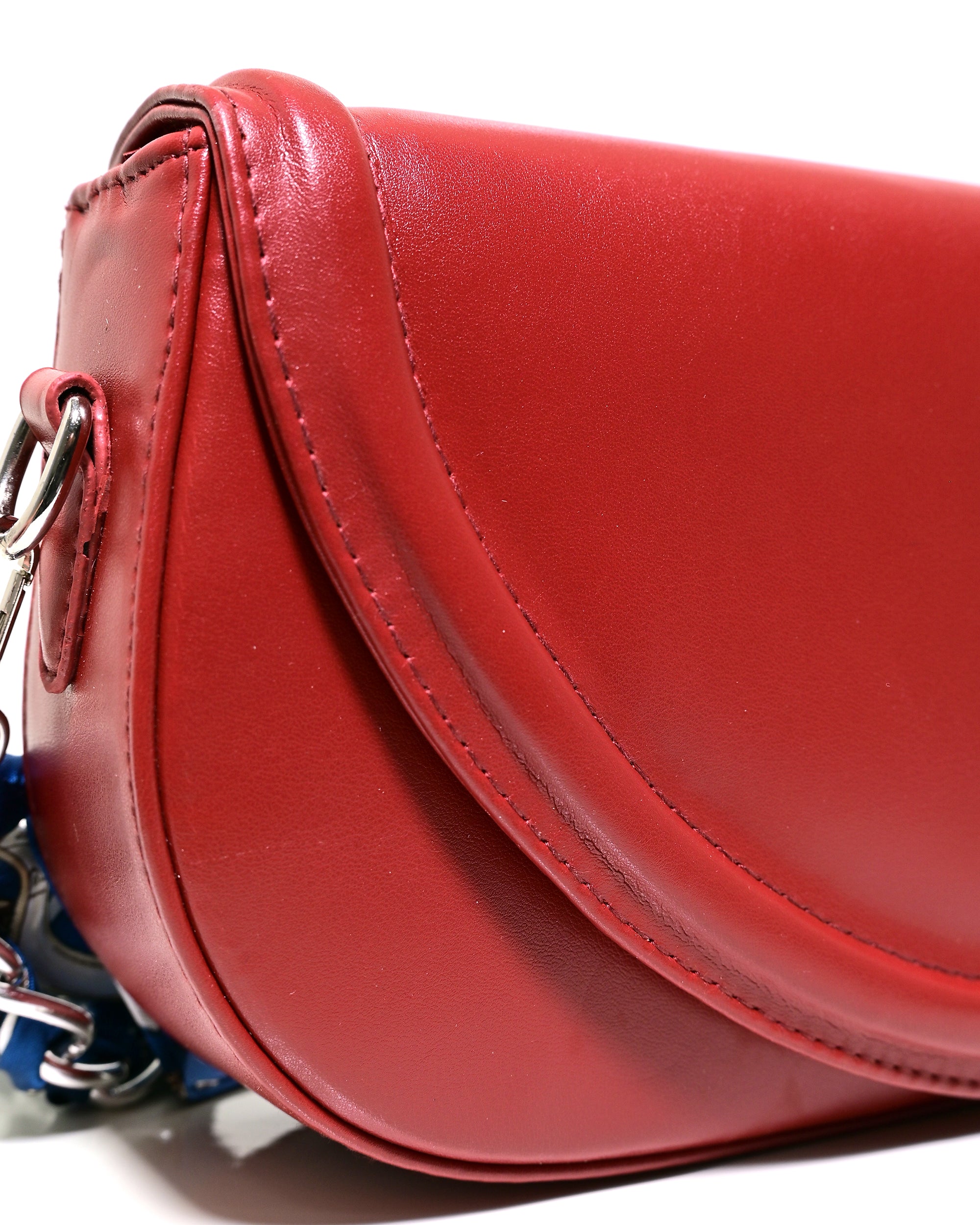 CRS022 - LEATHER HANDBAG & CROSSBODY BAG WITH BOW CHARM.