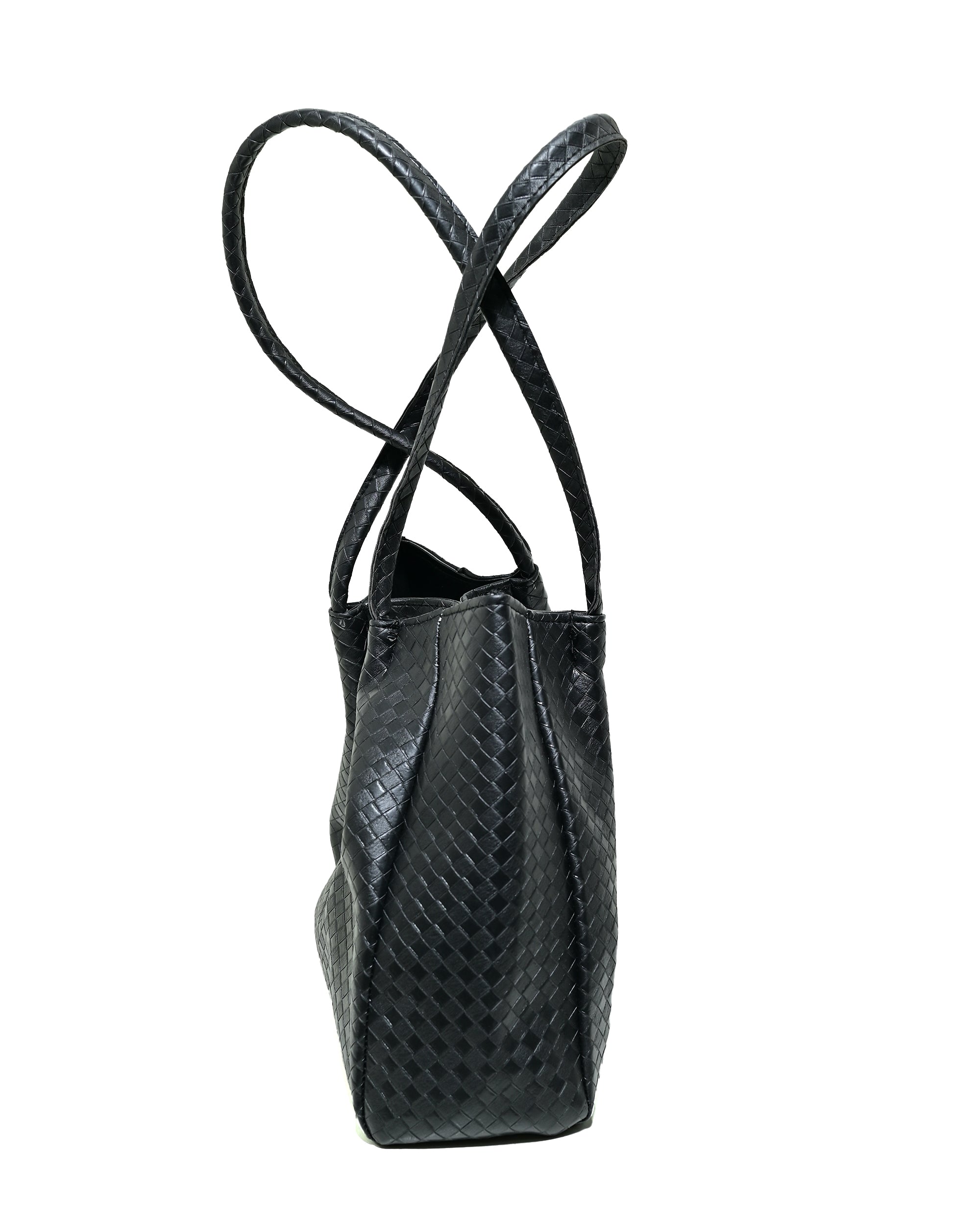 SLD007 - SPACIOUS WOMEN'S LEATHER SHOULDER BAG WITH MAGNETIC CLOSURE