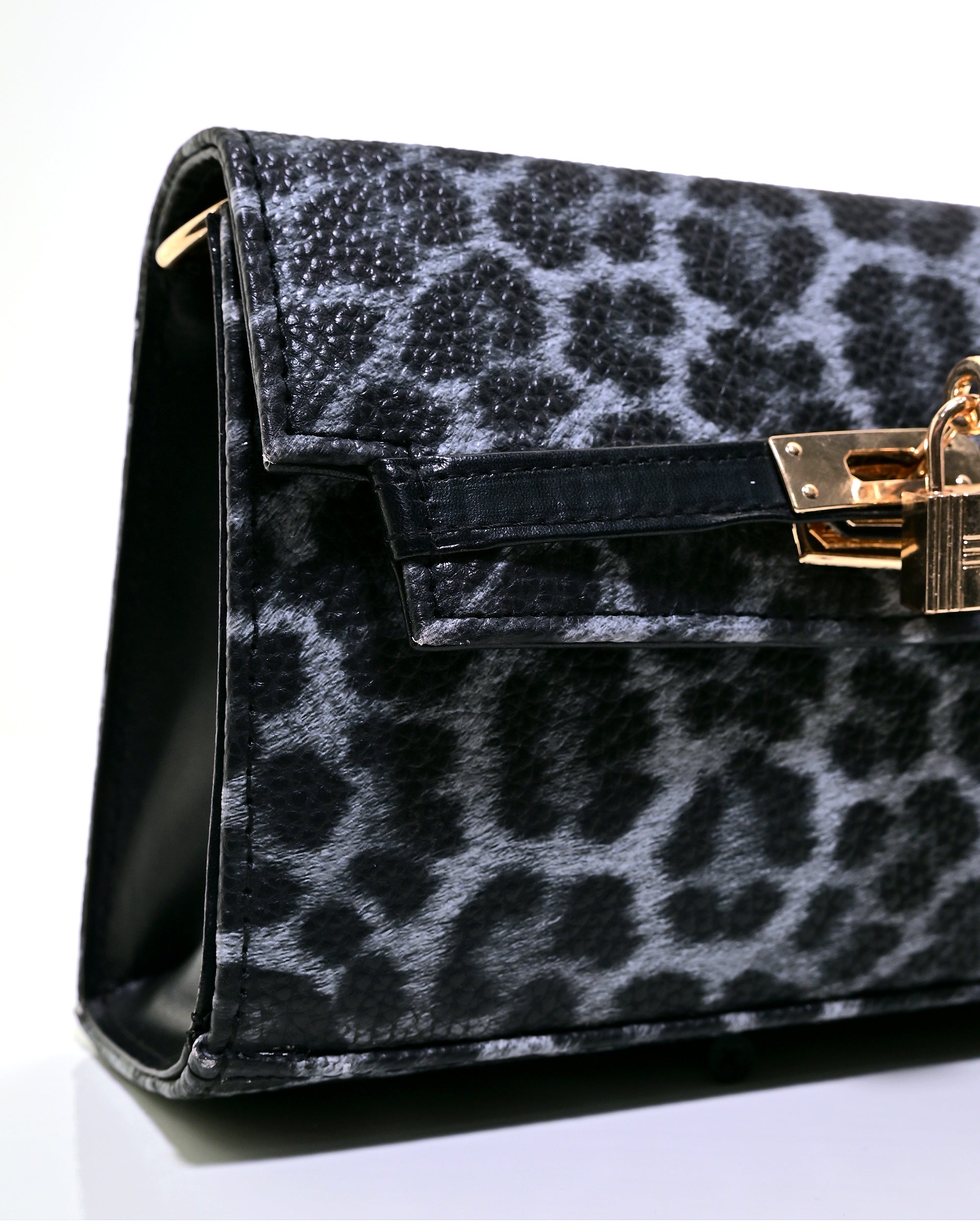 CRS020 - ELEGANT LEATHER CROSSBODY BAG WITH GOLD LOCK
