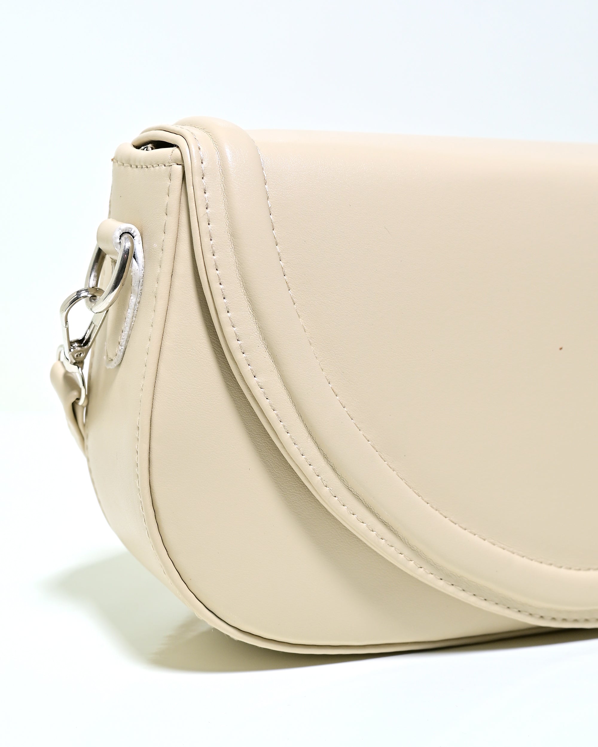 CRS022 - LEATHER HANDBAG & CROSSBODY BAG WITH BOW CHARM.