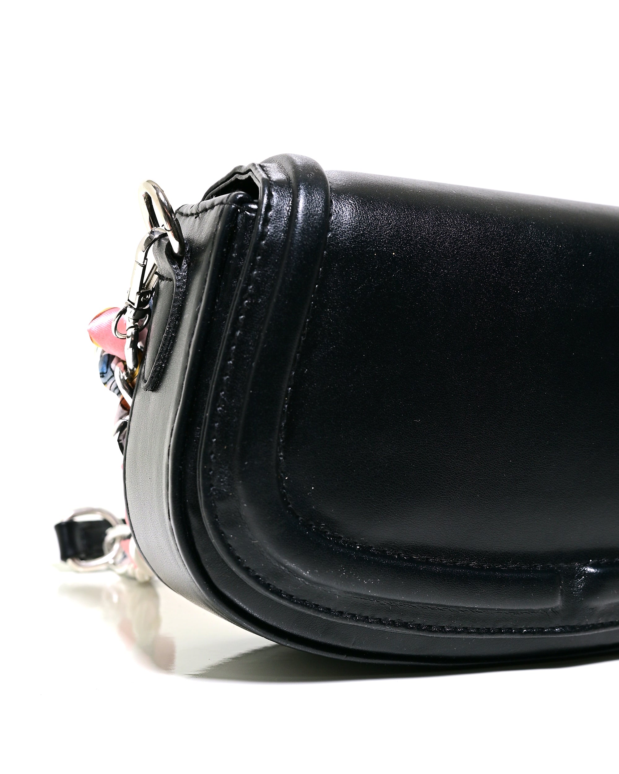 CRS022 - LEATHER HANDBAG & CROSSBODY BAG WITH BOW CHARM.