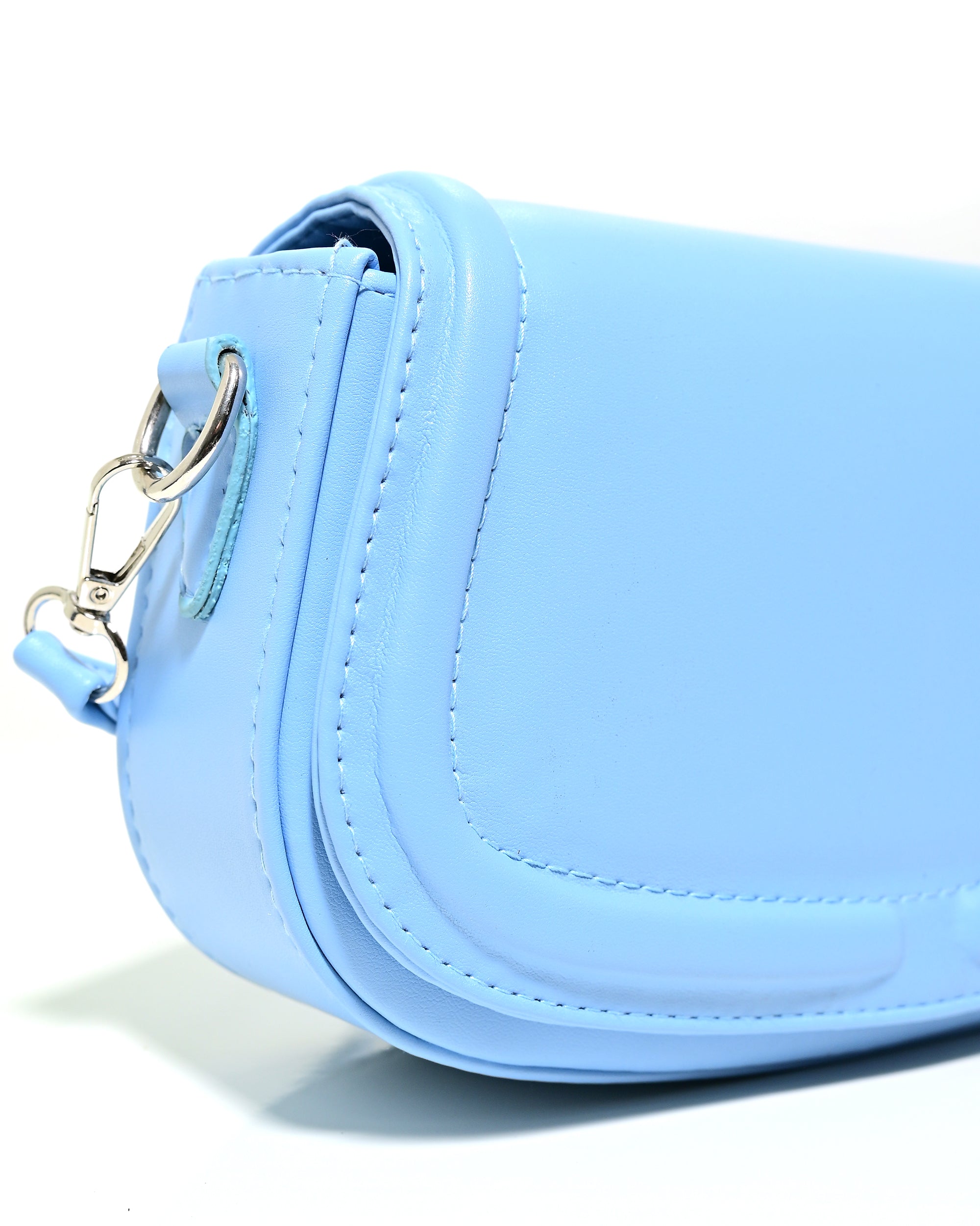 CRS022 - LEATHER HANDBAG & CROSSBODY BAG WITH BOW CHARM.