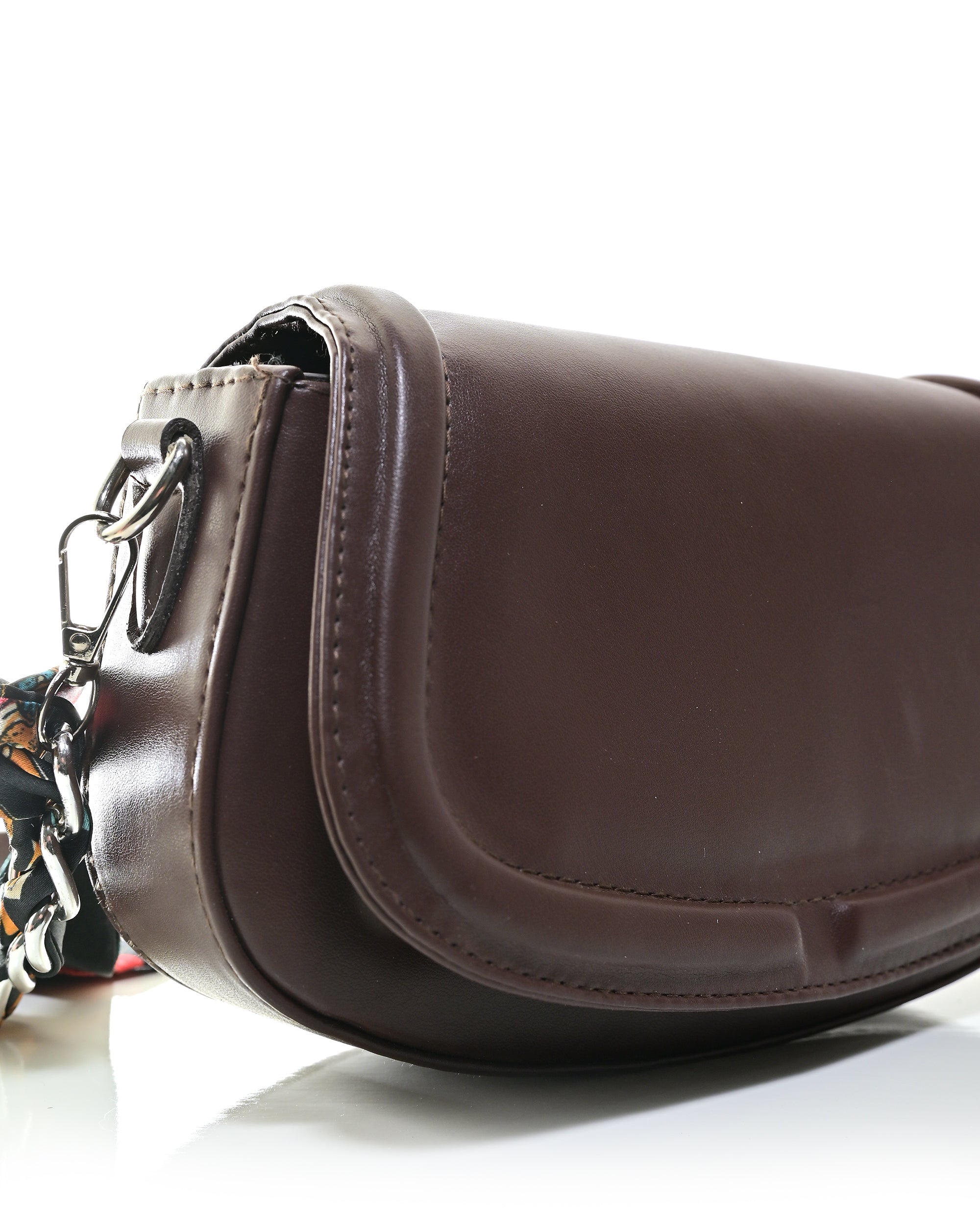 CRS022 - LEATHER HANDBAG & CROSSBODY BAG WITH BOW CHARM.